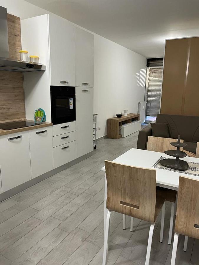 Einaudi Apartment Cologno Monzese Exteriör bild