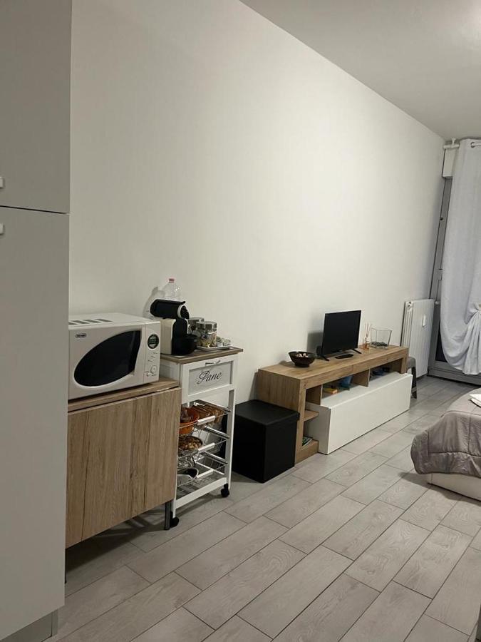 Einaudi Apartment Cologno Monzese Exteriör bild