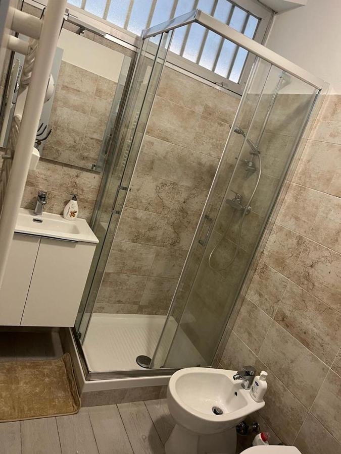 Einaudi Apartment Cologno Monzese Exteriör bild